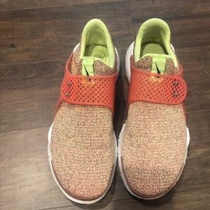 Nike Women’s Sock Dart SE size 9